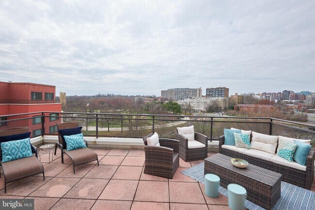 Foto del edificio - 1011 Arlington Blvd