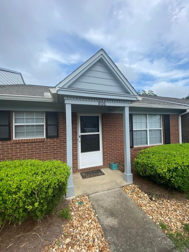 Building Photo - 806 Elizabeth Dr