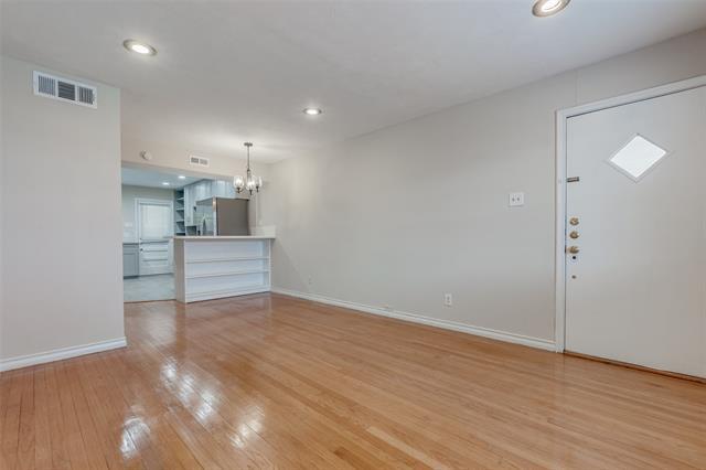 Foto del edificio - 6439 Ravendale Ln