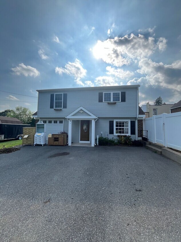 Primary Photo - Beautifully updated 3-bedroom, 1-bath twin...