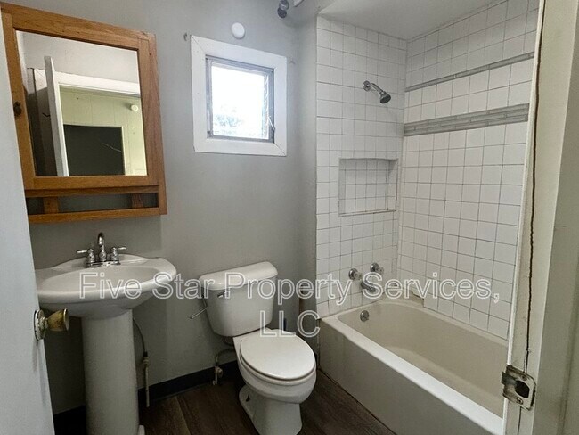 Foto del edificio - 107 S Livingston St