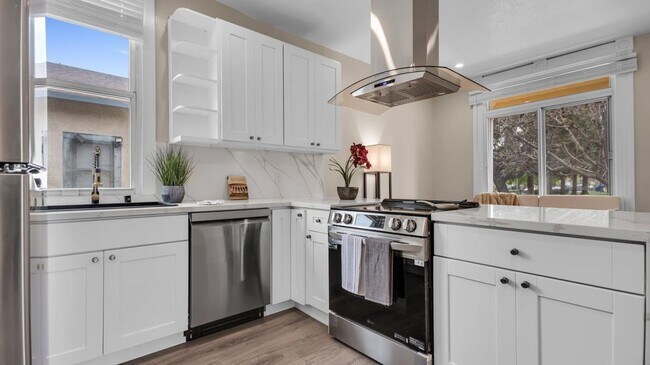 Foto del edificio - Downtown San Jose- beautifully renovated 3 bed/2 bath house with central heating and A/C