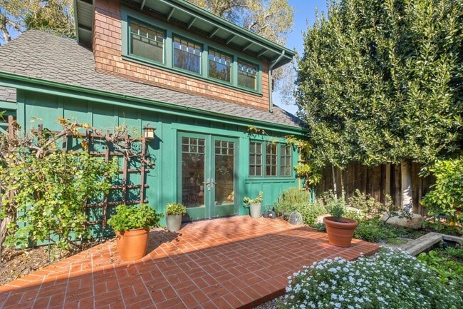 Building Photo - 1325 Cowper St