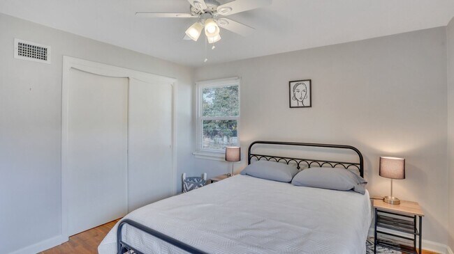 Foto del edificio - Fully Renovated Units Move-in Ready!