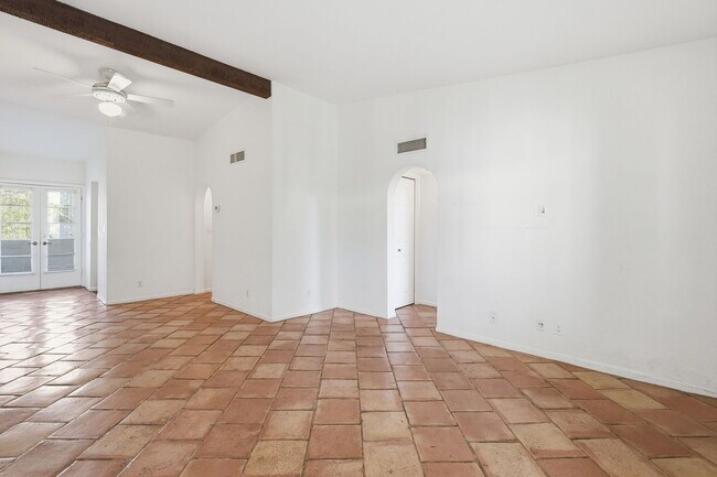 Foto del edificio - 1449 E Highland Ave