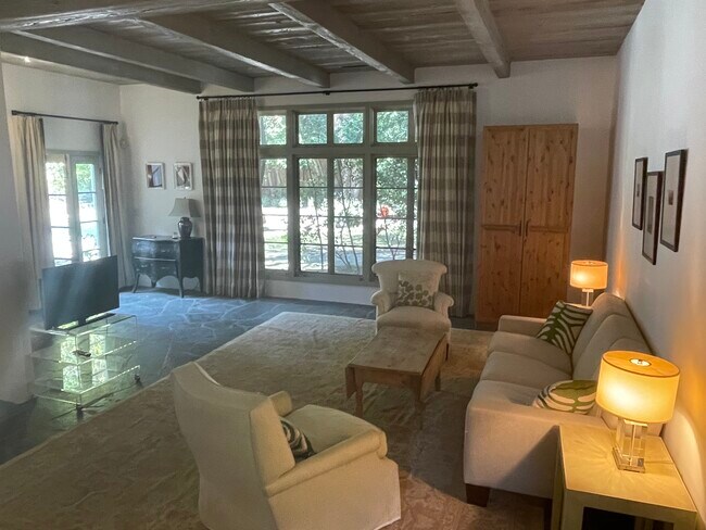Foto del edificio - 1741 Coldwater Canyon Dr