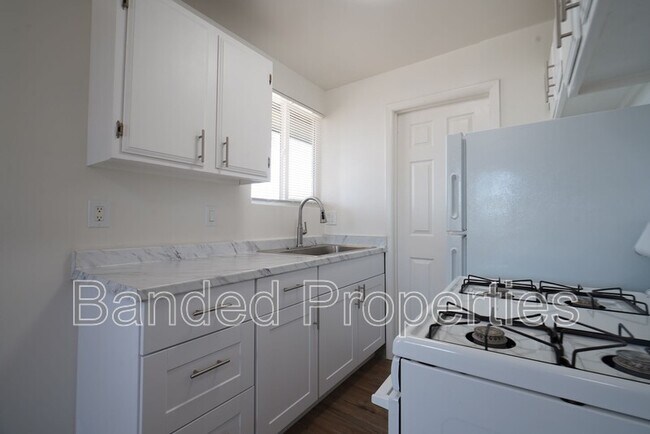 Building Photo - 376 W 700 N