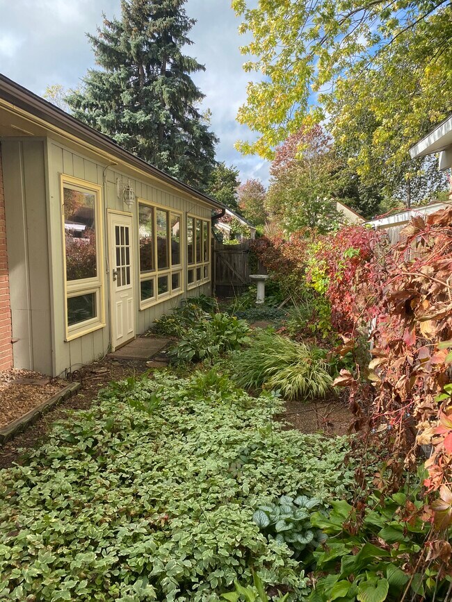 Enclosed porch - 4600 Folwell Dr