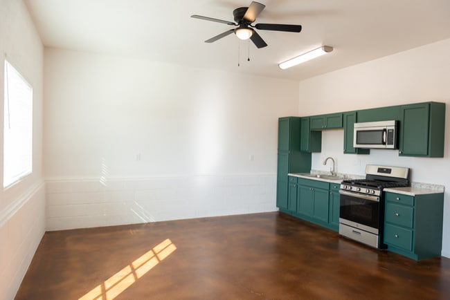 Building Photo - 29950 Woodbine Ln