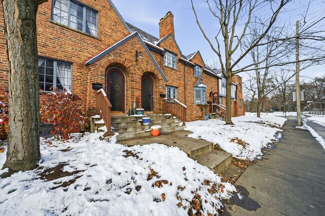 Foto del edificio - 2 Bedroom, 2 Bath Townhome located directly across from Franklin Park Conservatory