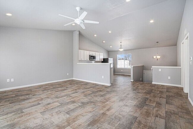 Building Photo - 4370 Briarhill Dr