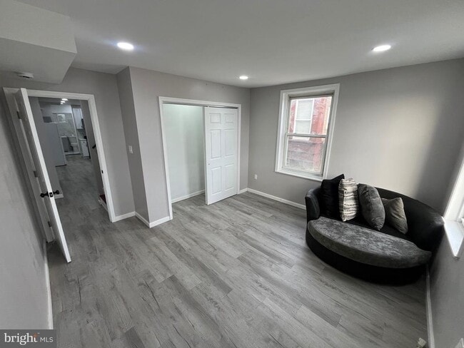 Building Photo - 6413 Buist Ave