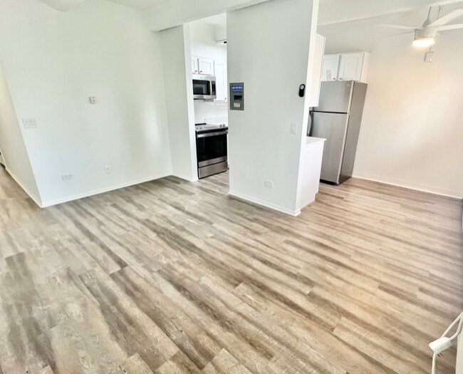 Building Photo - 815 E Ellsworth Ave