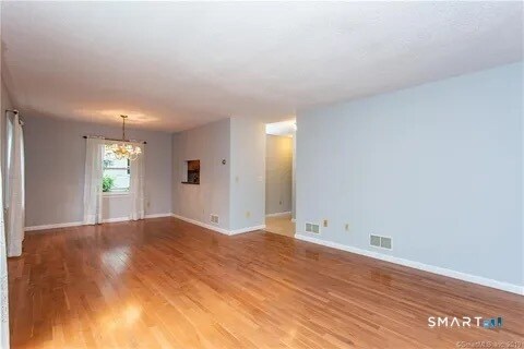 Foto del edificio - 21 Norman Dr