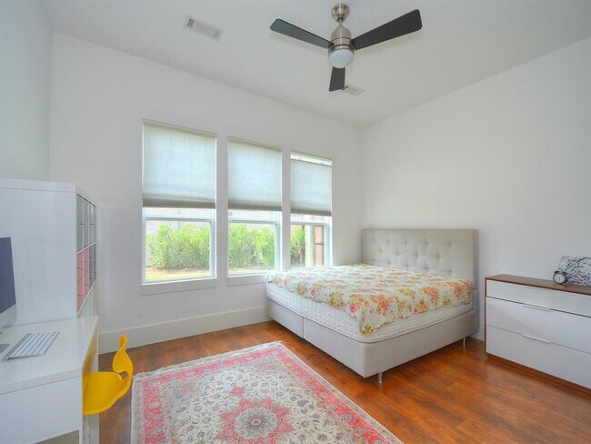 Foto del edificio - 14319 Shadow Garden Ln