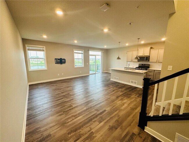 Foto del edificio - 7258 Yellowstone Ct N