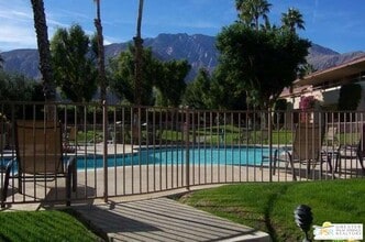 Building Photo - 420 N Villa Ct