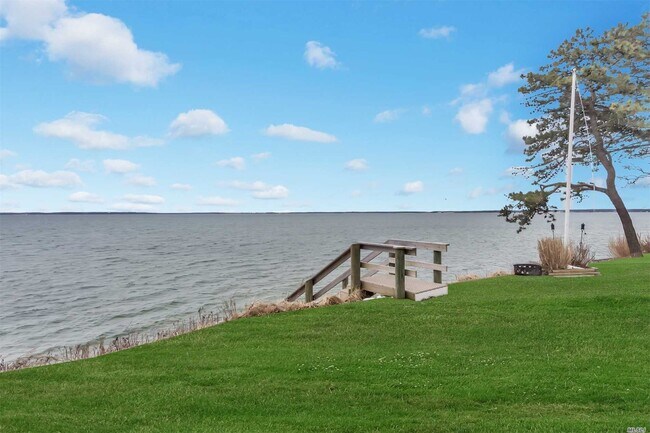 Foto del edificio - 4170 Peconic Bay Blvd