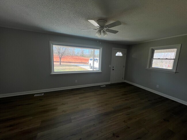 Building Photo - 602 Overbrook Dr
