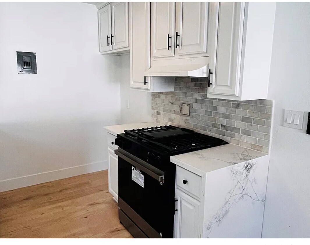 Primary Photo - 17082 Emerald Ln