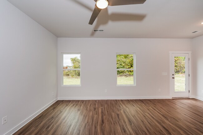 Foto del edificio - 5413 Cedar Creek Dr