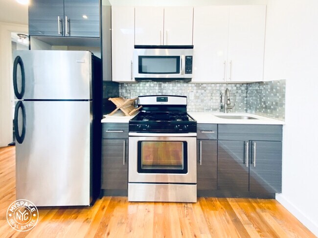 Foto del edificio - 746 Jefferson Ave