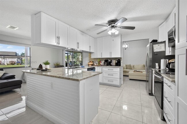 Building Photo - 100 Miramar Ave