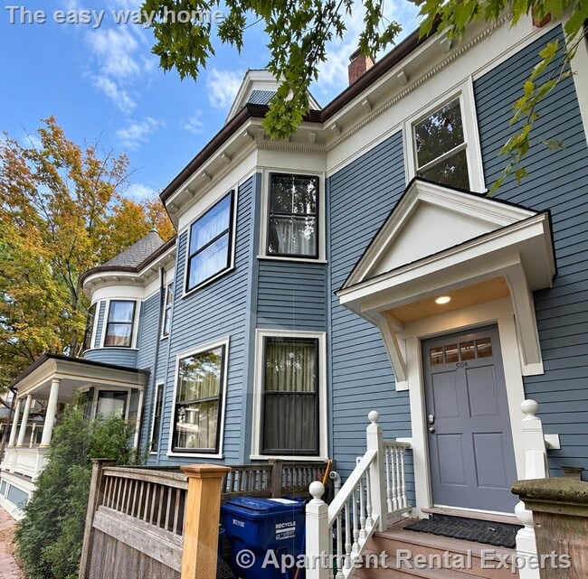 Building Photo - 54 Garfield St