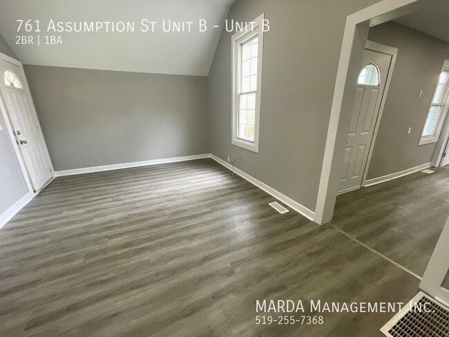 Building Photo - NEWLY RENOVATED 2 BED / 1 BATH UNIT ON ASSUMPTION + HYDRO & GAS!