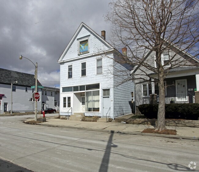 Building Photo - 800 E Clarke St