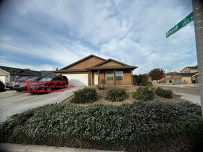 Building Photo - 2323 N Rinaldi Ct