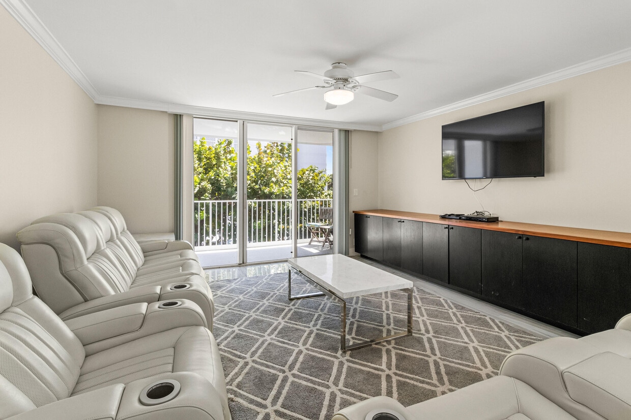 Foto principal - 3580 S Ocean Blvd