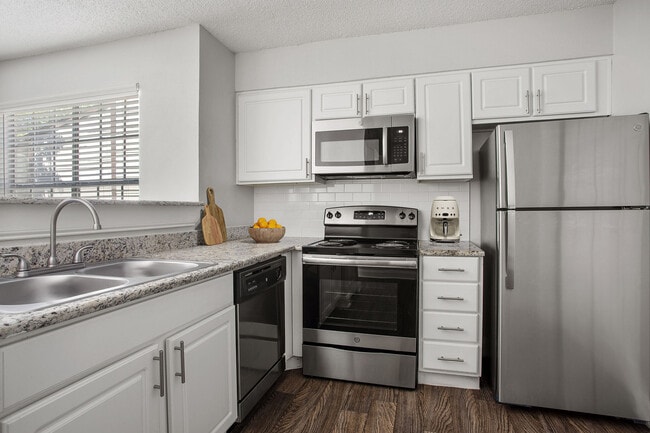 C242530_BristolGrapevine_VS Still_2b2b_Kitchen_01_final - Bristol Grapevine