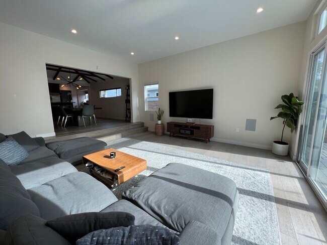 Foto del edificio - 1427 Walgrove Ave