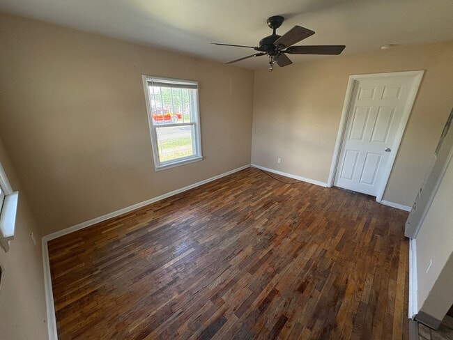 Building Photo - 1 bed 1 bath house