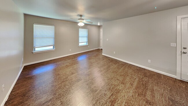 Foto del edificio - 2 Bedroom 2 Bath Duplex Close To Tinker AFB