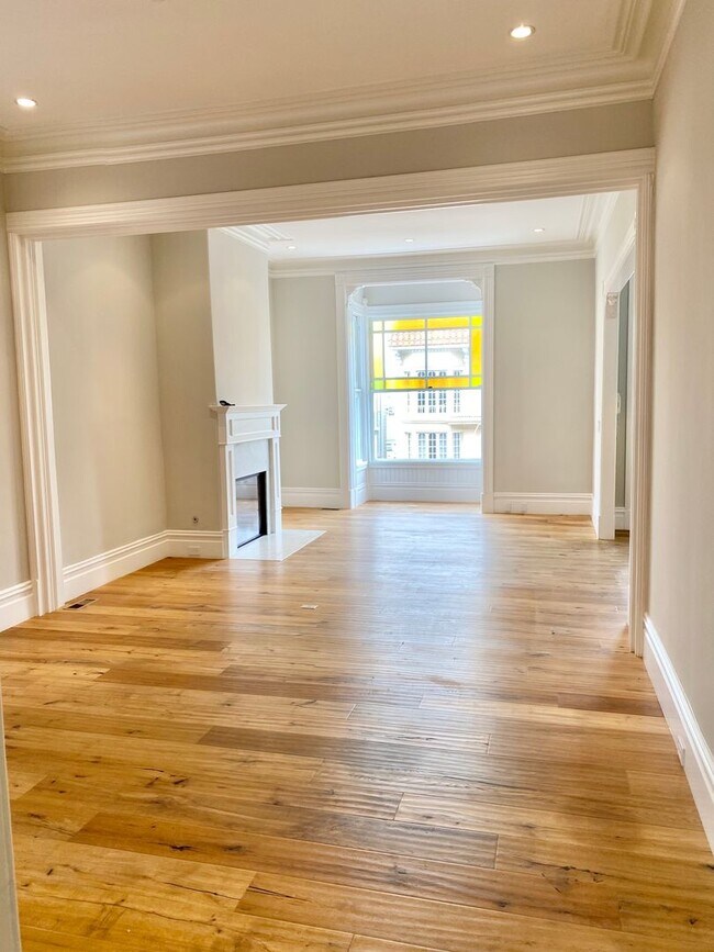 Foto del edificio - 5BR/3.5BA Elegant Presidio Heights Home! Flat Yard! 2 Car Garage! Laundry! PROGRESSIVE