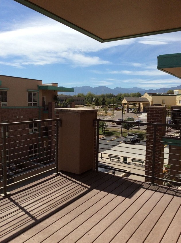 Primary Photo - 1057 W Century Dr