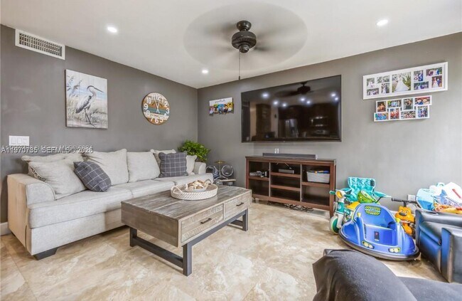 Foto del edificio - 11208 NW 15th St