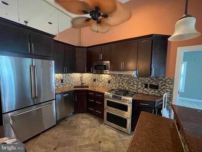 Building Photo - 8301 Bluebird Way
