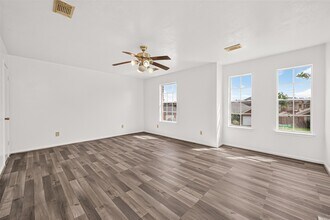 Building Photo - 8202 Worthington Dr