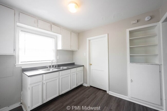 Building Photo - 5959 E 24th St