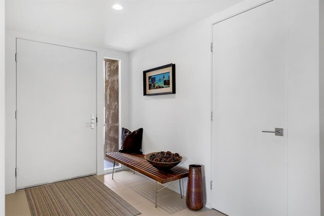 Building Photo - 17 Seville Dr