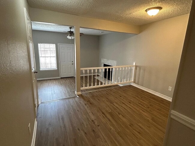 Foto del edificio - 3635 Garden Brook Dr