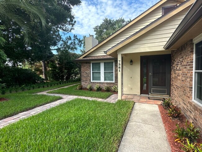 Building Photo - 7381 Spring Villas Cir