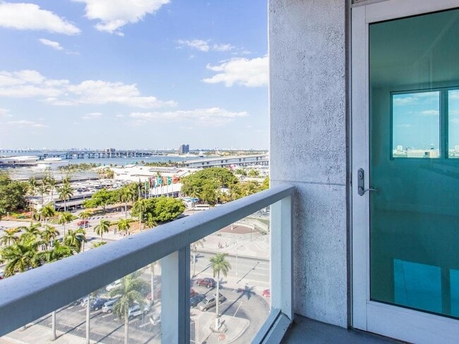 Foto del edificio - 244 Biscayne Blvd