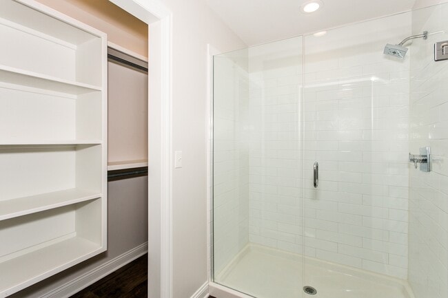Building Photo - SIMPLY LUXURIOUS twinhome near Central & R...