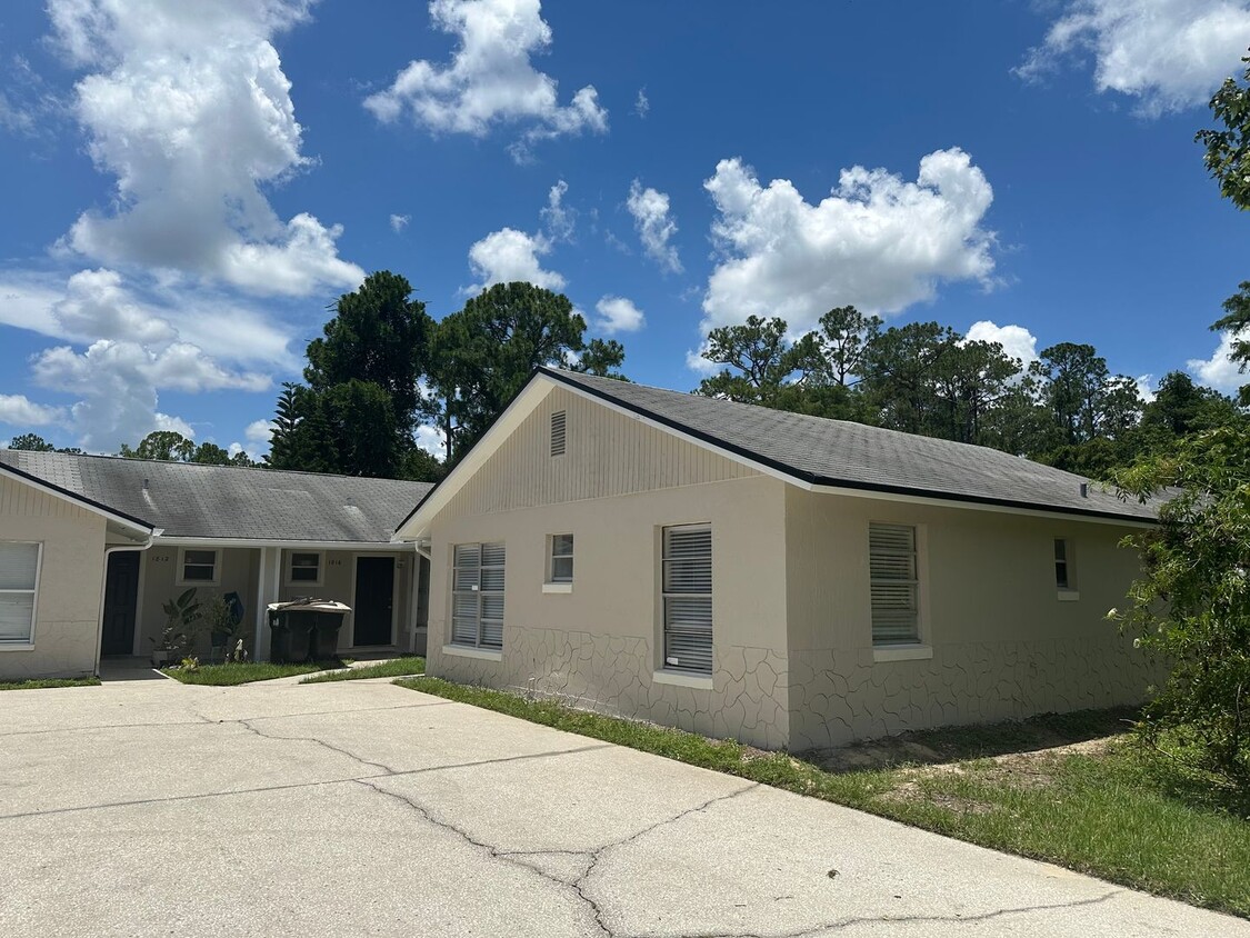 Foto principal - 3 bed 2 bath tri plex near UCF