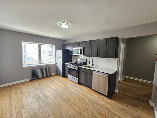 Building Photo - 836 Jersey Ave
