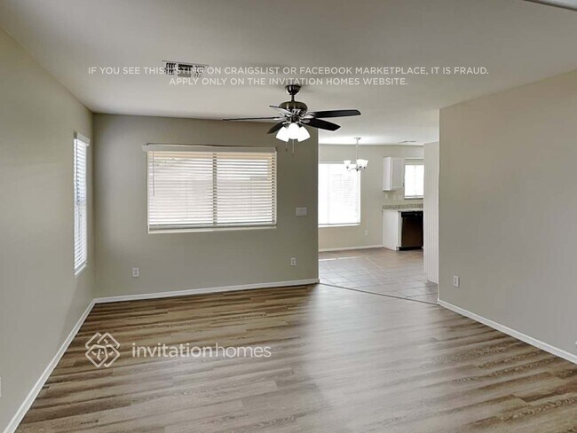 Foto del edificio - 12883 W Windsor Ave